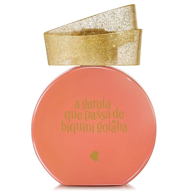 A garota que passa de biquíni goiaba