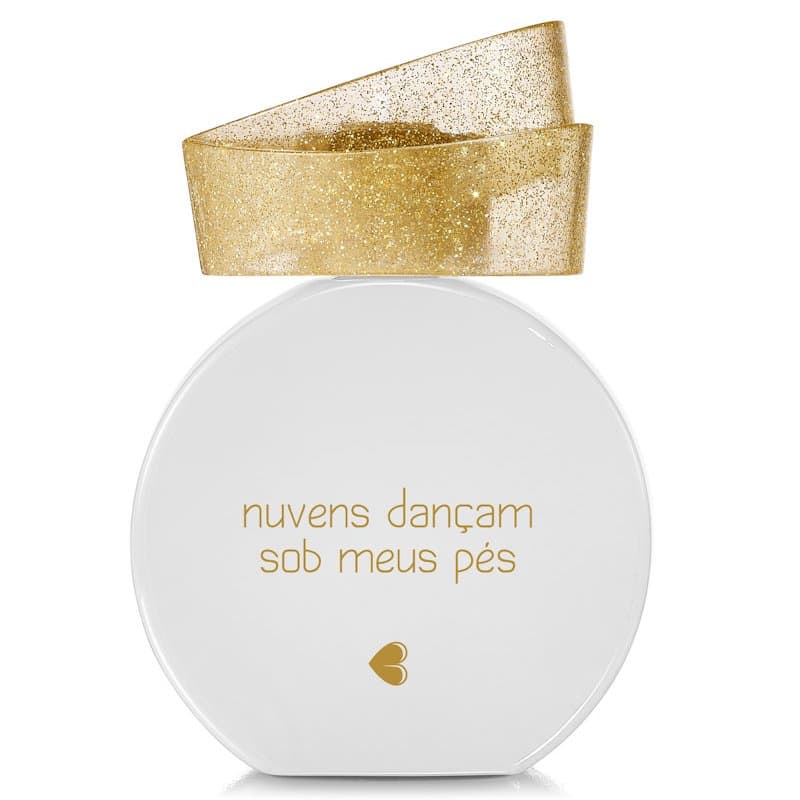 Nuvens dançam sob meus pés